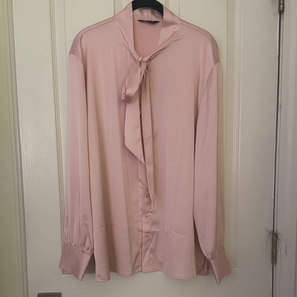 Chic Women's Blouse in Soft Pink